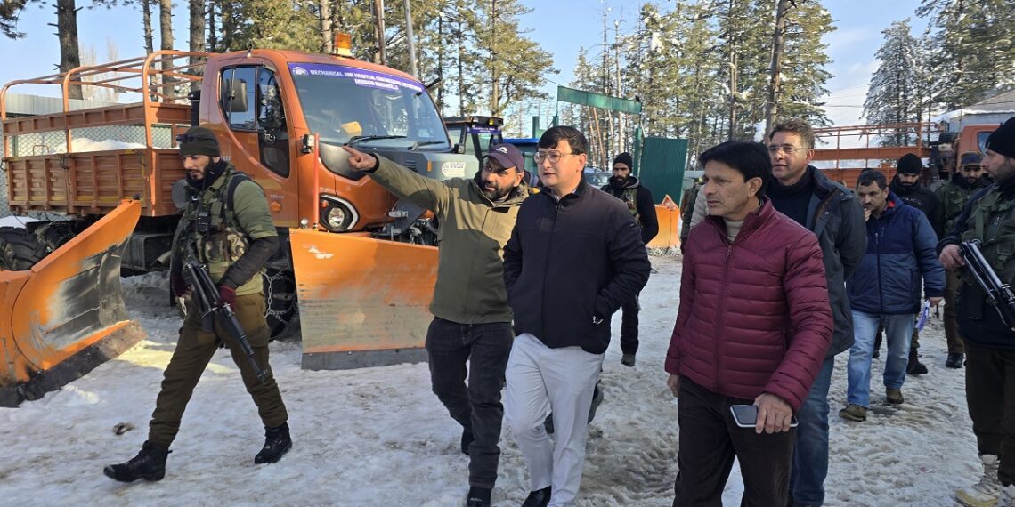 DC Baramulla reviews snowfall response mechanism in Tangmarg