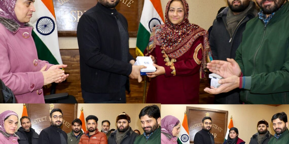 DC Srinagar distributes CSC biometric kits, micro ATMs to Krishi Udhiyamis