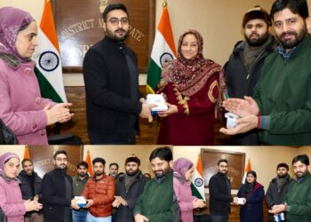 DC Srinagar distributes CSC biometric kits, micro ATMs to Krishi Udhiyamis