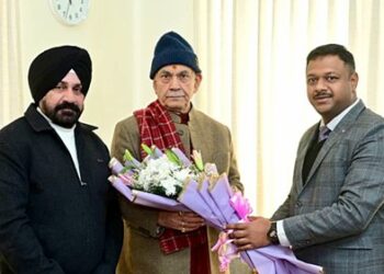 Sr DCM briefs LG on Jammu Rly Div’s achievements