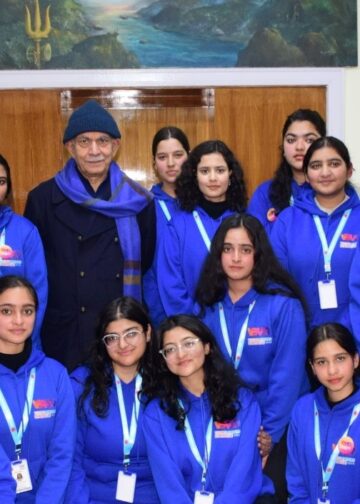 LG interacts with youth who attended Viksit Bharat Young Leaders Dialogue