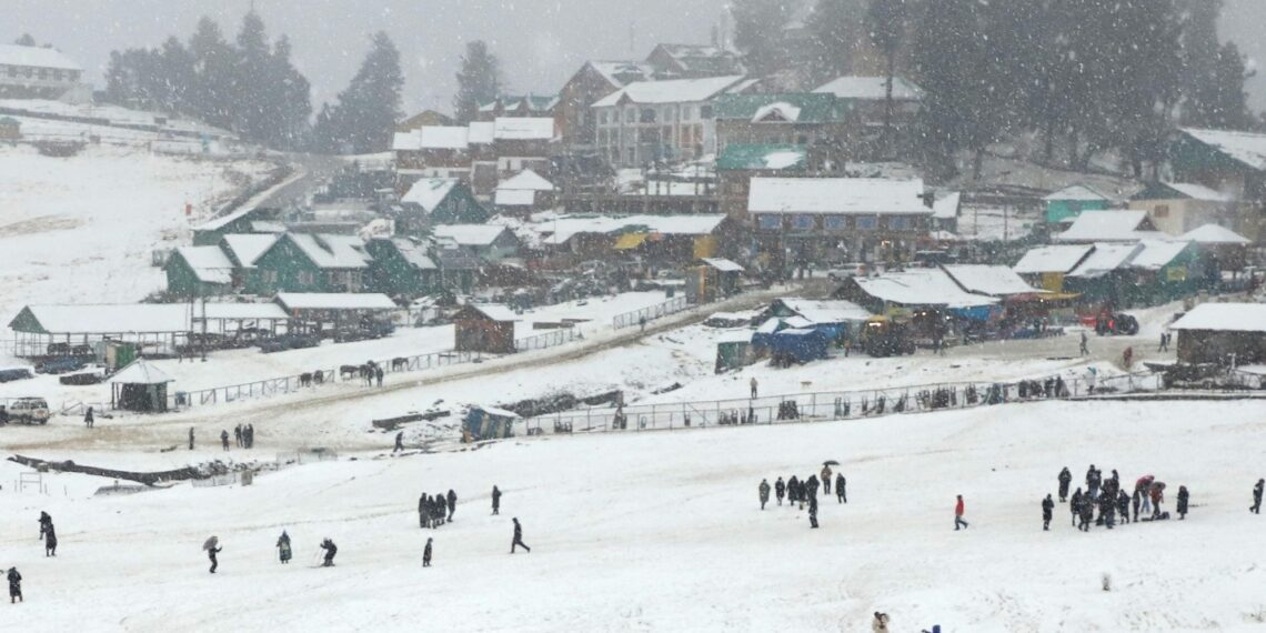 === No more queues ===  JKCCC introduces QR-based ski passes to ease access in Gulmarg