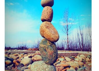 Meet the stone-balancer of Kashmir
