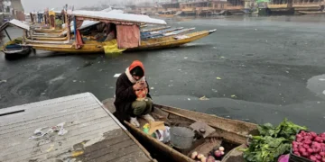 Cold wave prevails, Dal, Wular lakes freeze