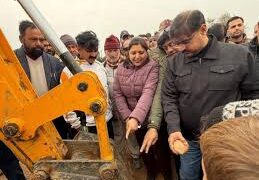 Satish Sharma lays foundation stone for Rs 98.60 lakh beautification project