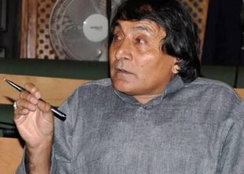 Dr Farooq, Omar Abdullah condole demise of Qamar Ali Akhoon 