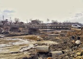 Chadoora bridge shutdown enters third month, residents suffer