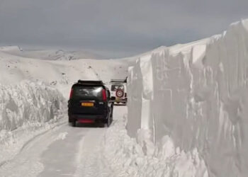 Bandipora-Gurez Road opened under regulated traffic plan