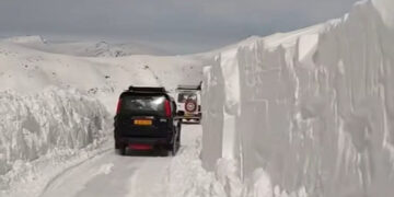 Bandipora-Gurez Road opened under regulated traffic plan