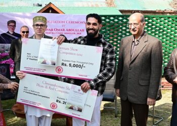 CM felicitates winners of Chrysanthemum Garden Photography & Reel competition