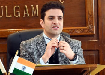 DC Kulgam reviews Ramadan preparations, directs strict market checks