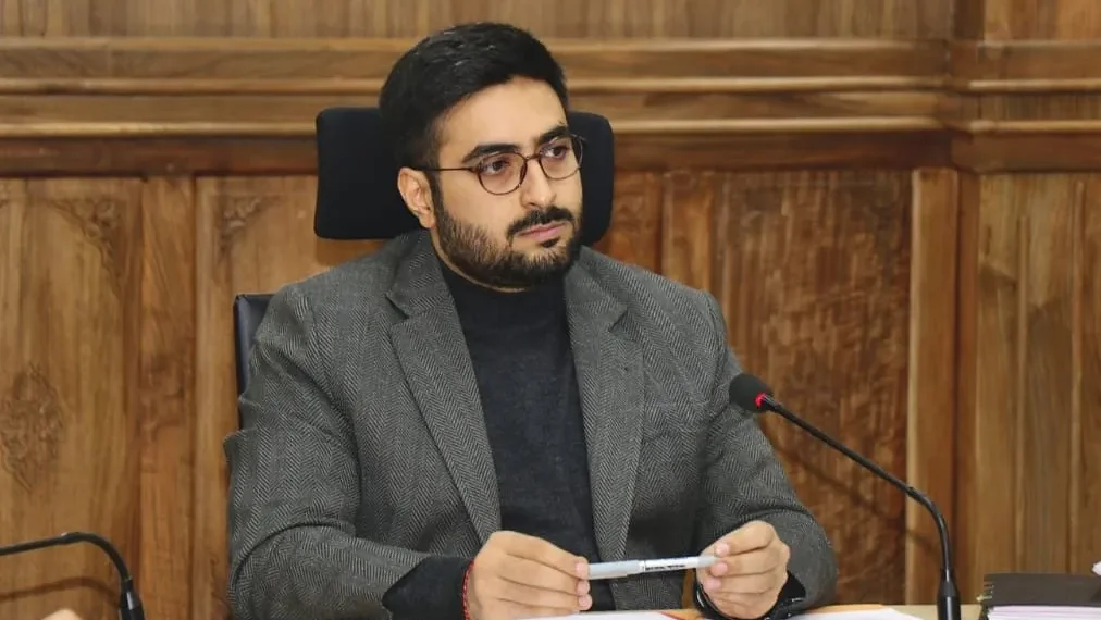 DC Srinagar reviews telecom infrastructure at District Telecom Committee meeting