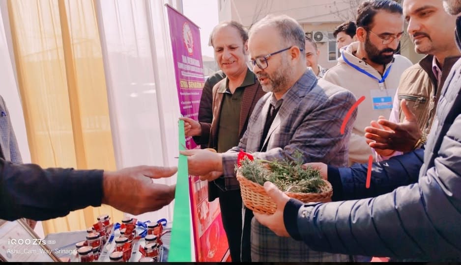 Director Agriculture Kashmir inaugurates Exhibition cum Awareness Programme