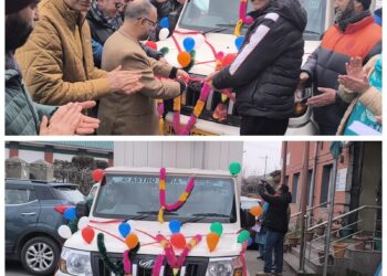 Director Agriculture dedicates Mobile AC van to boost farmers’ market access in Kashmir