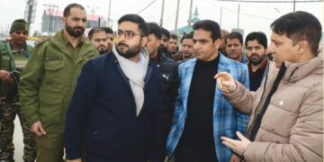 DC Srinagar reviews sites for underpasses, footbridge 