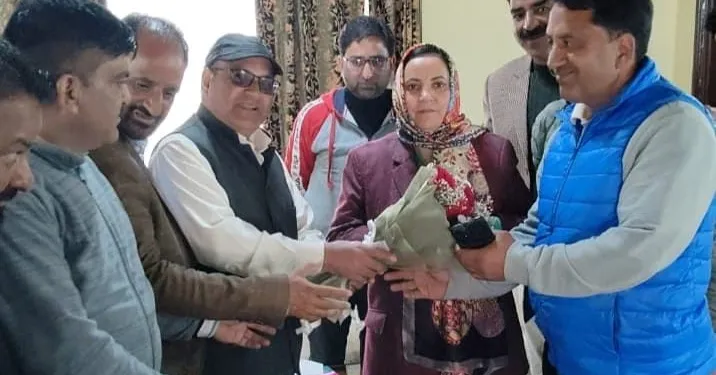 JKECC delegation calls on Education Minister Sakeena Itoo