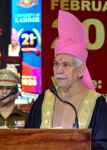 === 21st KU Convocation === New India providing equal ground, opportunities to daughters: LG Sinha