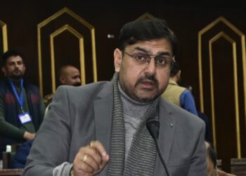 E- Bus service operates within SMR limits: Satish Sharma