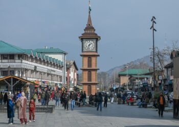 February heat breaks records across Kashmir