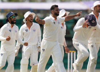 Satish Sharma felicitates J&K team on maiden Ranji Trophy win