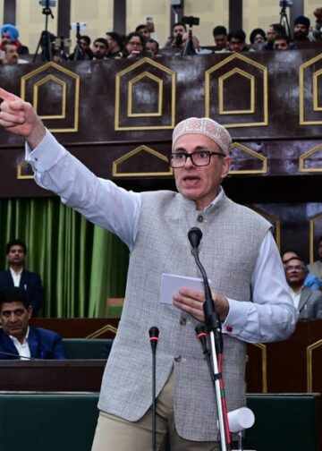 Omar promises roadmap for regularising daily wagers