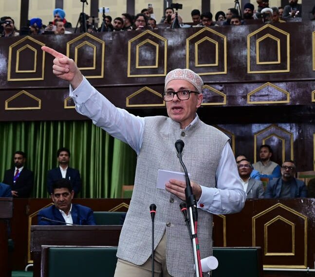 Omar promises roadmap for regularising daily wagers