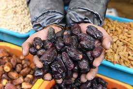 Ramadan Kareem : Dates take center stage in Srinagar