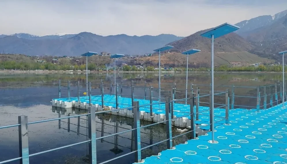 Tourism resumes at Wular Lake