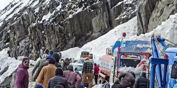Avalanche hits Zojila; 5 dead, 7 injured Rescue operation underway