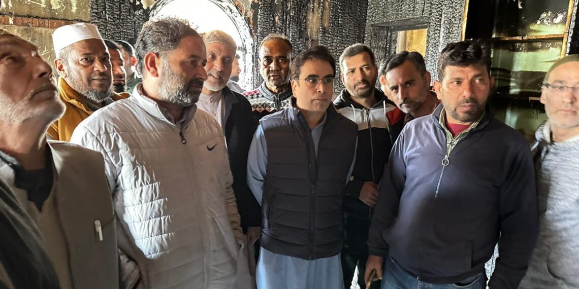 Tanvir Sadiq visits Zadibal, reviews ration, civic supplies