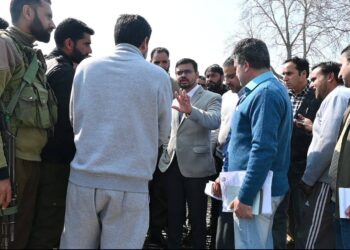 DC Kulgam reviews key Development Projects, functioning of Tehsil Office in Qaimoh