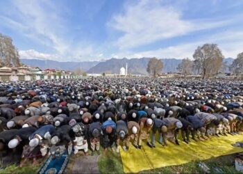 Jumat-ul-Vida: Buses roll as Hazratbal calls