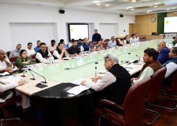 Make life easy for common citizens: CM Omar Abdullah