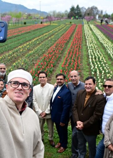 CM Omar throws open Asia’s largest tulip garden