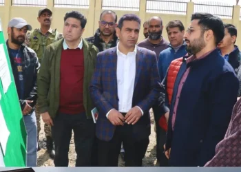 DC Srinagar inspects Zewan transit housing, Panthachowk Complex works   