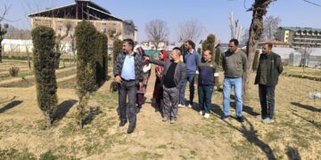 Director Agriculture, Kashmir reviews preparations for upcoming season 