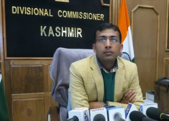 Kashmir has stable fuel stocks, no need for panic buying: Div Com