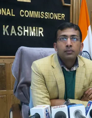 Kashmir has stable fuel stocks, no need for panic buying: Div Com
