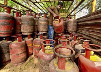 LPG crunch continues; central govt pushes states to clear city gas projects