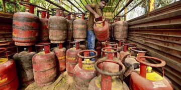 LPG crunch continues; central govt pushes states to clear city gas projects