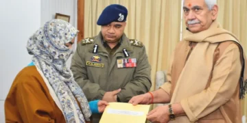 LG Sinha handover job letter to wife of constable