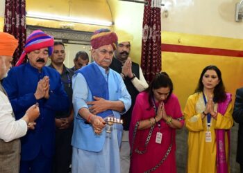 Evening Aarti discipline of soul, expression of gratefulness: LG Sinha