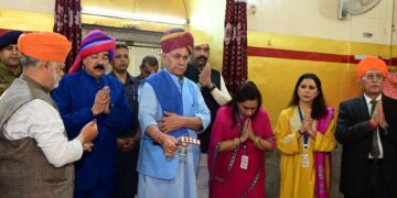 Evening Aarti discipline of soul, expression of gratefulness: LG Sinha