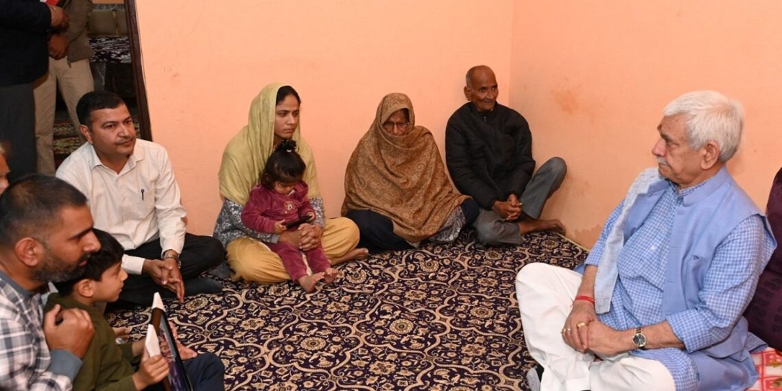 LG Sinha visits bereaved family of SSF personnel