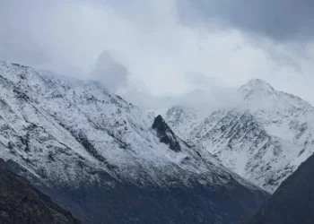 Snowfall continues in upper reaches