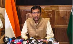 Panic buying grips Srinagar fuel stations