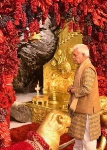 Navratri: LG joins devotees, pays obeisance at Vaishno Devi shrine