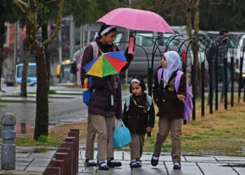 Snowfall in higher reaches, rains lash plains
