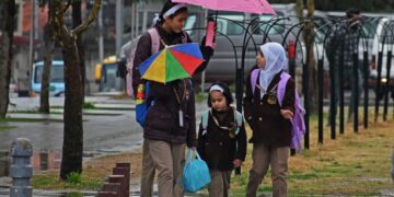 Snowfall in higher reaches, rains lash plains