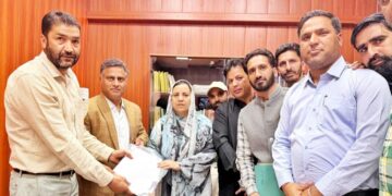 Sakeena Itoo interacts with representatives of NHM Employees Association